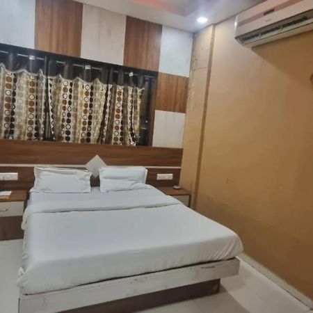 אחמדאבאד Hotel Jay Bhawani מראה חיצוני תמונה